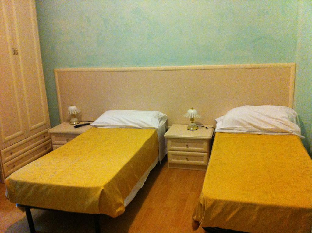 White House Motel Cerveteri Szoba fotó